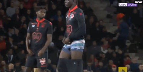 英超92家俱乐部总排名：利物浦领跑曼联紧随其后（英超92队综合排名：利物浦居首，曼联紧追其后）