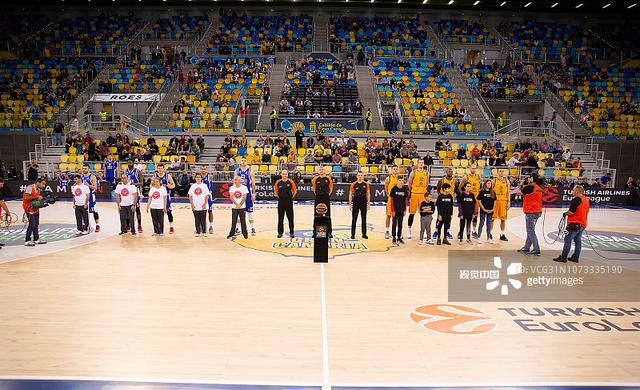 记者：丘库埃梅卡本人很想回到多特，但后者对其伤病史有顾虑（记者：丘库埃梅卡盼重返多特，多特担心其伤病史）