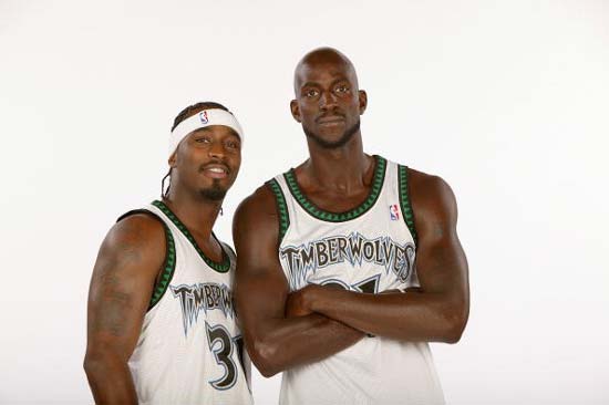 国米vs拉齐奥：劳塔罗搭档博尼，巴雷拉、恰尔汗奥卢出战（国米迎战拉齐奥：劳塔罗携手博尼，巴雷拉与恰尔汗奥卢出战）