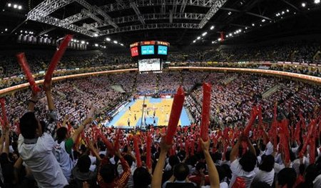 阿奇姆彭遭成都球迷种族歧视，队长王上源发文声援（阿奇姆彭遭遇成都球迷种族歧视，队长王上源发声力挺）