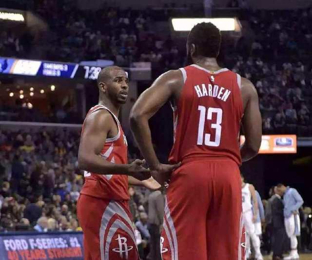 跟队：邓弗里斯脚踝疼痛未消除，可能告别2025年剩余比赛（队记：邓弗里斯脚踝伤未愈，或无缘2025年剩余赛程）